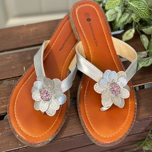 Cute Rhinestone Details Silver Flip Flop Sandals
